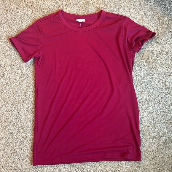 LuLaRoe Tops - Lularoe Liv tee shirt short sleeve top crew neck berry pink stretchy size small